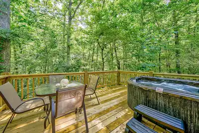 Image de Charming modern cabin with WiFi, hot tub, and firepit