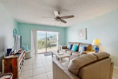 Image de Gulf-front getaway with sunset-view balcony, beachfront pool & easy beach access
