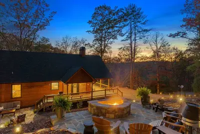 Image de Secluded mountain home with two gas fireplaces, three fire pits, and sunroom