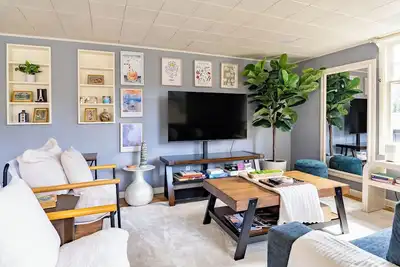 Image de Hidden gem in vibrant downtown Redmond mins/ from Microsoft Marymoor, Woodinville