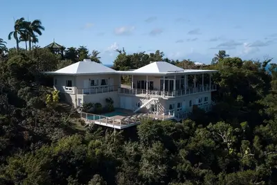 Maria Breeze- Stunning Ocean & Sunset Views, Private Pool, Spacious Rooms!