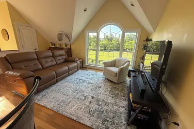 Image de Carriage House Cottage on horse farm.