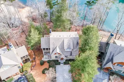 Image de Lake's Edge Lodge - Water Views, & Community Golf!