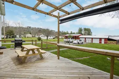 Image de Charming 4 bedroom farmhouse with large backyard
