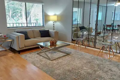 Image de Stylish & comfy 2 bedroom condo centrally located