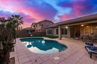 Refreshing Gilbert Pool Home! Sleeps 8! Family Fun!