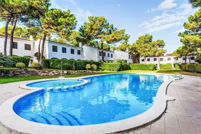 Appartement dans une maison de vacances avec piscine, climatisation, Wifi, Tv, patio, parking