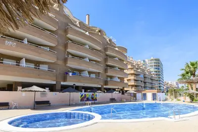 Image de Agréable appartement pour 4 personnes avec Wifi, climatisation, piscine, Tv, terrasse et parking