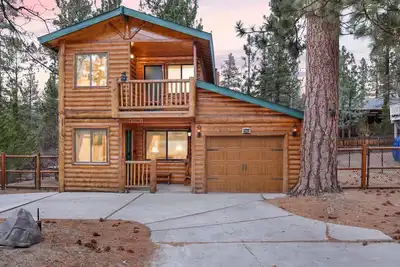 Image de Inn Between Pines Log Cabin Big Bear- Hot Tub- Games-