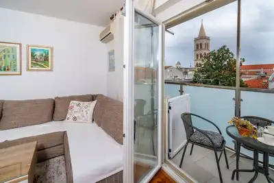 Image de Appartement de deux chambres avec le balcon et la vue sur le mer Zadar (A-19500-a)