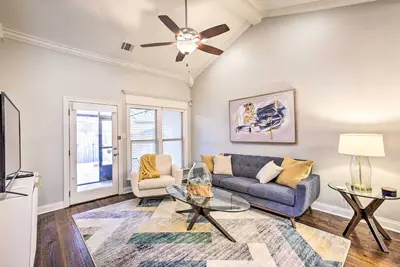 Image de Dreamy Prairieville Townhome w/ Deck & Yard!