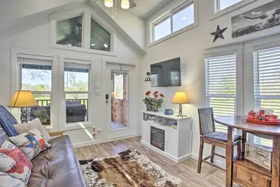 Image de 4 Mi to Dtwn: McKinney Tiny Home w\/ Fire Pit