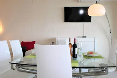 Image de Appartement Moderne avec Terrasse et Garage - Villeneuve-Loubet