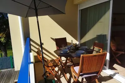 Image de Appartement T2 Cabine au calme, idéal famille/amis, proche plage, parking privé, terrasse.