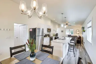 Image de Newly Built Rapid City Retreat ~ 1 Mi to Dtwn
