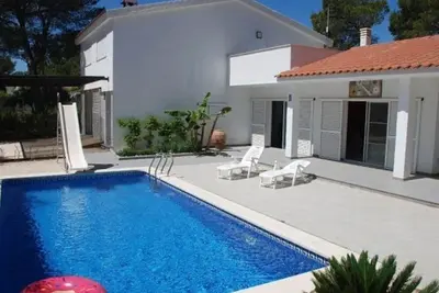 Villa climatisée pour 10 pers à Ametlla de Mar avec piscine privée, à 80m de la plage