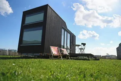 Image de Sustainable overnight experience in the Green Tiny House Nature on the North Sea