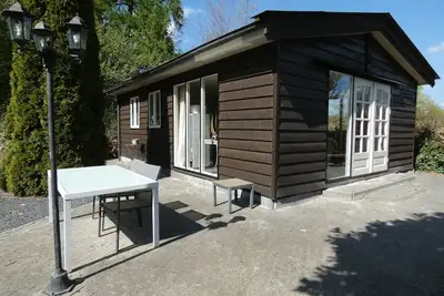 Image de Beautiful chalet for rent against forest edge, border Friesland/Groningen/Drenthe.