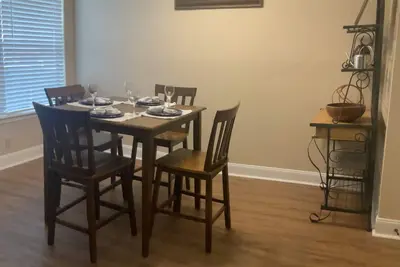 Image de 2 Master Bedrooms -Very Clean- Recently Remolded <br>2 Patios Park at front door