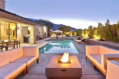 Image de Luxury 4 bed 3 bath with saltwater pool/spa