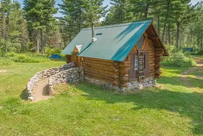 Image de Snowshoe Cabin - Spacious Rustic Retreat w/ Loft