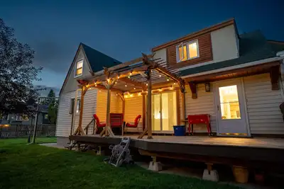 Image de 11 person hot tub. A/C. Fire pit. Newly renovated, 3 minutes from the water.