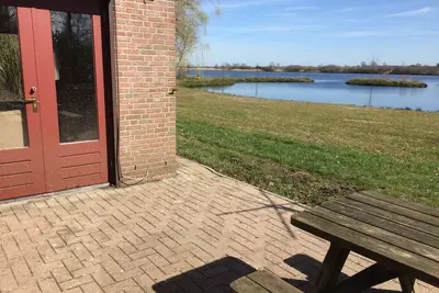 Image de Maison dans une zone verte face à un lac presque privatif de 65ha.