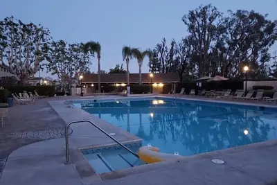 Image de 3- Bedroom condo with pool, close to beach