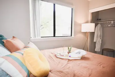 Image de Colorful & Cozy King & Queen Suite