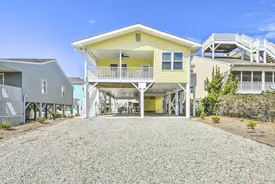 Image de 1 Bock to Beach: Sunset Beach Home w/ Private Deck
