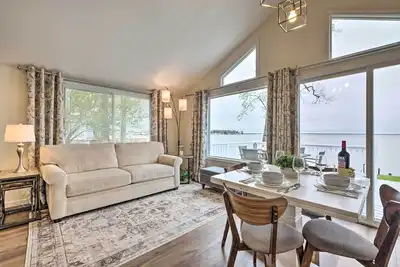 Image de Waterfront Cottage w/ Private Beach + Deck!