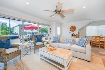 Image de 3 Bedroom Home on 36th with Indoor/Outdoor Living