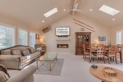 Image de Sunriver Home with Hot Tub, A/C, Sharc, Bikes, Dog-Friendly