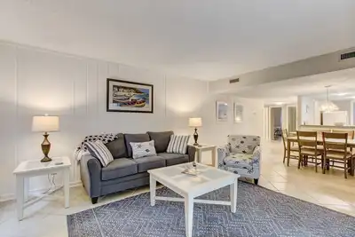 Image de Newly Updated, Ground Floor, 2 bed/2bath,