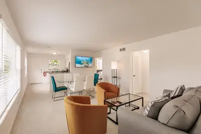 Image de 2 bed 2bath Beach 1 min walk keyless entry Dog ok Free Parking