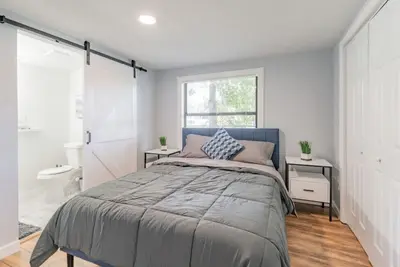 Image de 🌞🌴New! Charming & Cheerful Tampa Getaway | Centrally Located | Newly Renovated