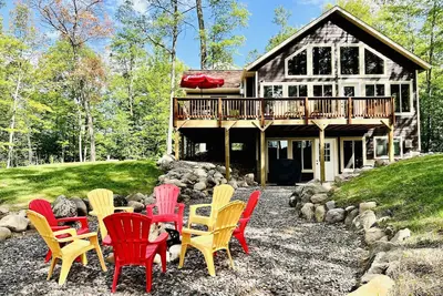 Image de Pet-Friendly Lakeside Cottage w/ Kayaks and Canoe!