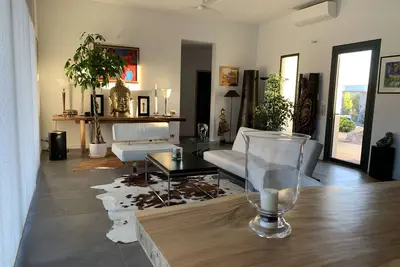 Image de Loue villa contemporaine d’architecte 160m² - Centre ville, calme, vue montagne