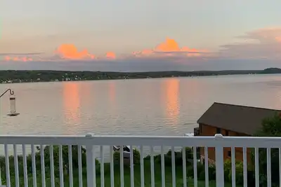 Image de 3 Bdrm & In law Suite Spacious Townhouse with Beautiful Lake View & Amenities