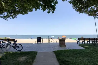 Image de Sandy Neighborhood Private Beach Getaway in Huron