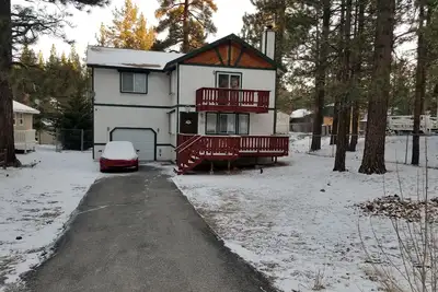 Image de Cozy Bear Cabin Near ski resort and lake and snow play