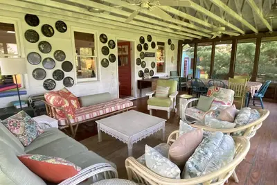 Image de Cottage & bunkhouse w/ magical screened-in porch near Lake Mi beaches, sleeps 12