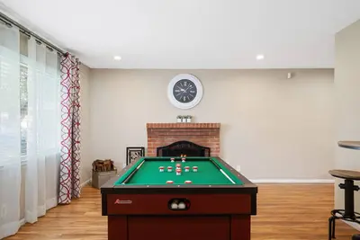 Image de Cozy home w/ pool table-Family getaway