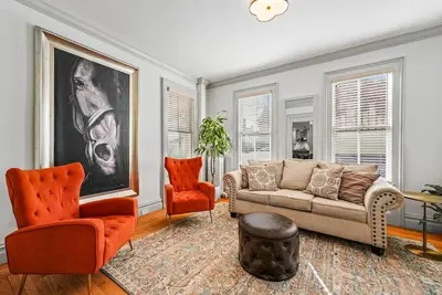 Image de Charming Historic Downtown Saratoga Springs home.