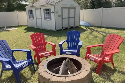 Image de Family fun! Beach, Kayaking, yard games, large fenced yard, fire pit. 2 mi beach