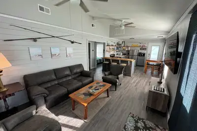 2-bedroom vacation home just a short walk to Surfside Beach