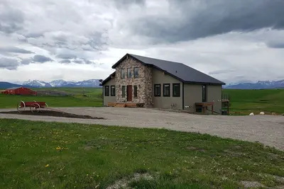 Image de Hilltop Haven, Mountain View, 15 Min To Waterton