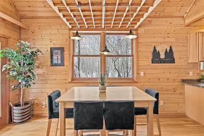 Image de Private Modern Cabin - Hot tub, 11 acres, Pool Table, Utv Trails and a Bar!