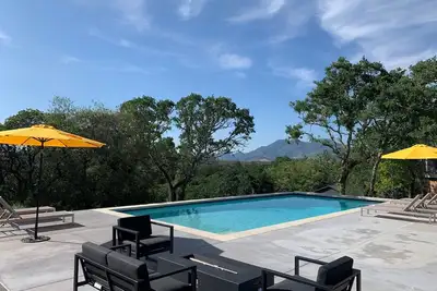 Image de Calistoga Mid-Century-Modern w/Pool 4bd/4ba -- Sleeps 8