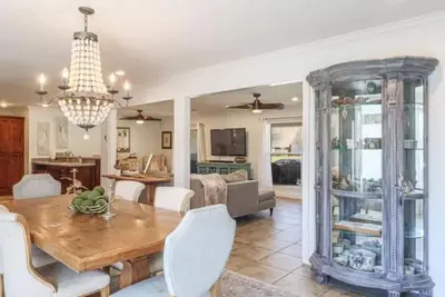 Image de 4br 3Bath Home Centrally Located 7 Mins to Beach